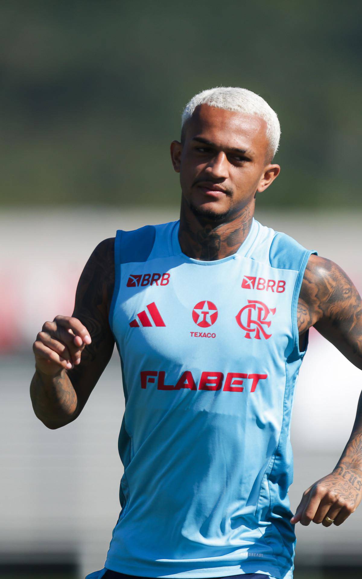 Wesley em treino do Flamengo