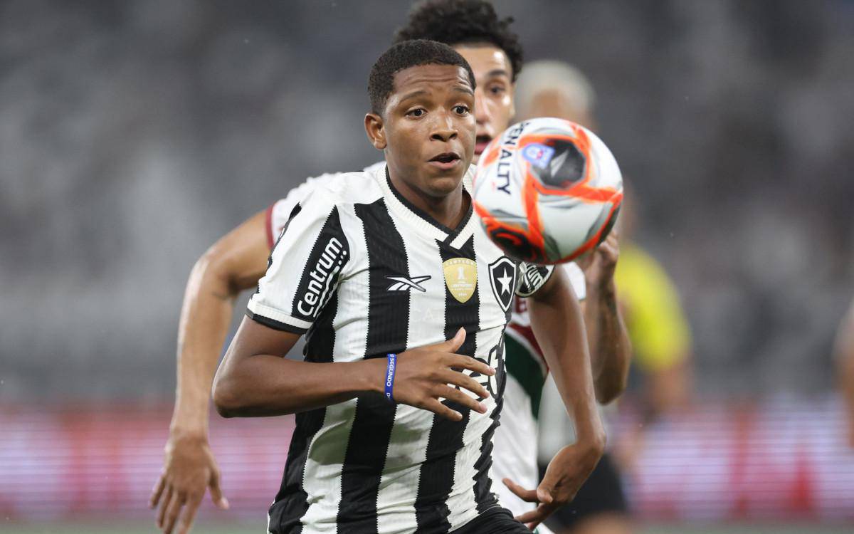 Yarlen em acao pelo Botafogo