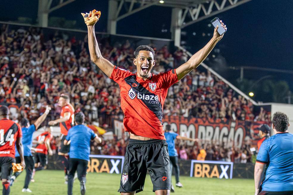 Alix Vinicius, zagueiro do Atletico-GO