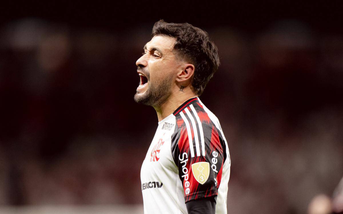 Arrascaeta vibra com o gol marcado no Beira-Rio. Uruguaio abriu o placar na casa do Inter e aumentou a vantagem rubro-negra no duelo
