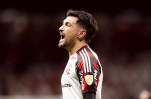 Arrascaeta vibra com o gol marcado no Beira-Rio. Uruguaio abriu o placar na casa do Inter e aumentou a vantagem rubro-negra no duelo (Foto: Adriano Fontes/Flamengo)