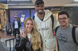 Carlos Miguel chegou ao Brasil no inicio da manha deste domingo para assinar com o Palmeiras (Foto: Jose Edgar de Matos)