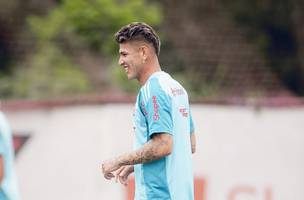 Carrascal sorri em treino do Flamengo (Foto: Adriano Fontes/Flamengo)