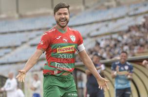 Cristiano, da Portuguesa, no jogo contra o XV de Piracicaba (Foto: Dorival Rosa / Portuguesa)