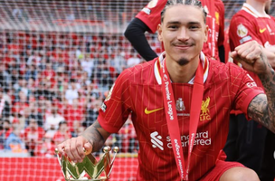 Darwin Nunez marca um dos gols da vitoria do Liverpool sobre o Southampto (Foto: Reproducao / Liverpool)