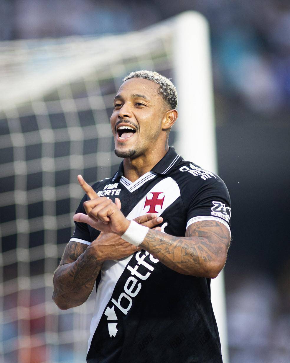 David comemora gol do Vasco contra o Santos