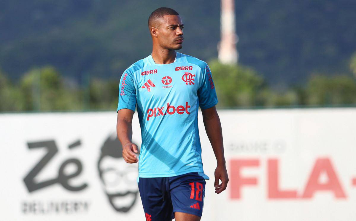 De La Cruz em acao no treino do Flamengo