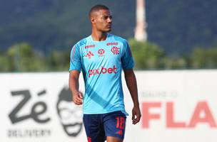 De La Cruz em acao no treino do Flamengo (Foto: Gilvan de Souza / Flamengo)