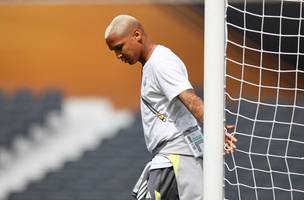 Deyverson, no Monumental de Nunez, na vespera da final da Libertadores entre Botafogo e Atletico-MG (Foto: Agustin Marcarian/Reuters)