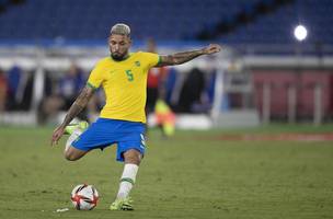 Douglas Luiz, volante da Selecao, em acao nas Olimpiadas (Foto: Lucas Figueiredo / CBF)