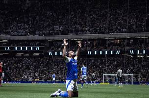 Fabricio Bruno brilhou na vitoria do Cruzeiro sobre o Atletico-MG (Foto: Gustavo Aleixo/Cruzeiro)