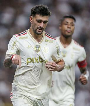 Arrascaeta vira dúvida no Flamengo para duelo decisivo contra o Atlético-MG