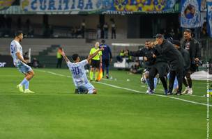 Garcez comemorando gol pelo Paysandu contra o Coritiba (Foto: Jorge Luis Totti/Paysandu)