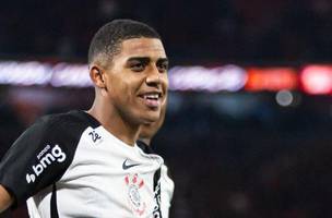 Gui Negao jogador do Corinthians comemora seu gol durante partida contra o Athletico-PR no estadio Arena da Baixada pelo campeonato Copa Do Brasil 2025 (Foto: GIOVANI BACCIN/AGIF - AGENCIA DE FOTOGRAFIA/AGIF - AGENCIA DE FOTOGRAF)