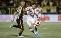 Isaque em acao pelo Fluminense (Foto: Lucas Mercon/FFC