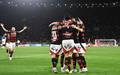 Jogadores comemoram apos gol em Flamengo x Vitoria (Foto: Alexandre Durao