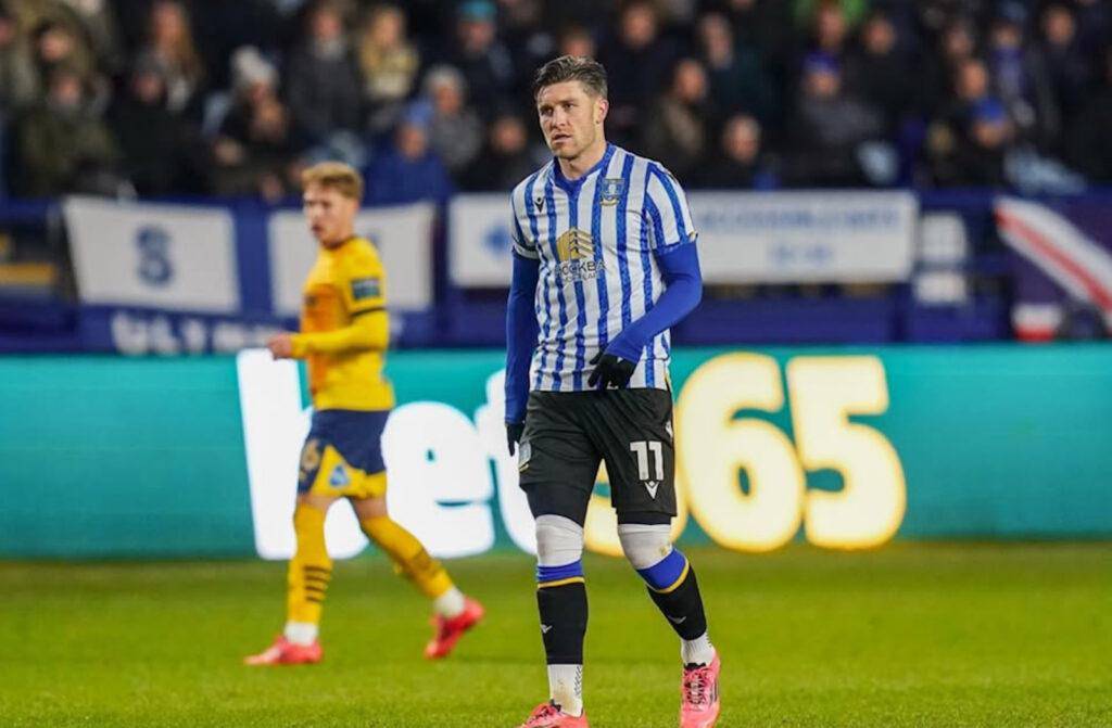 Josh Windass com a camisa do Sheffield Wednesday: ele saiu do clube nas ferias