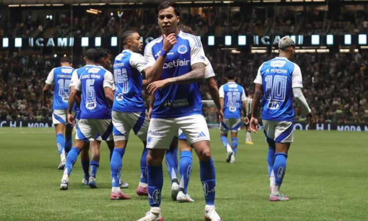 Kaio Jorge jogador do Cruzeiro comemora seu gol durante partida contra o Atletico-MG no estadio Arena MRV pelo campeonato Copa Do Brasil