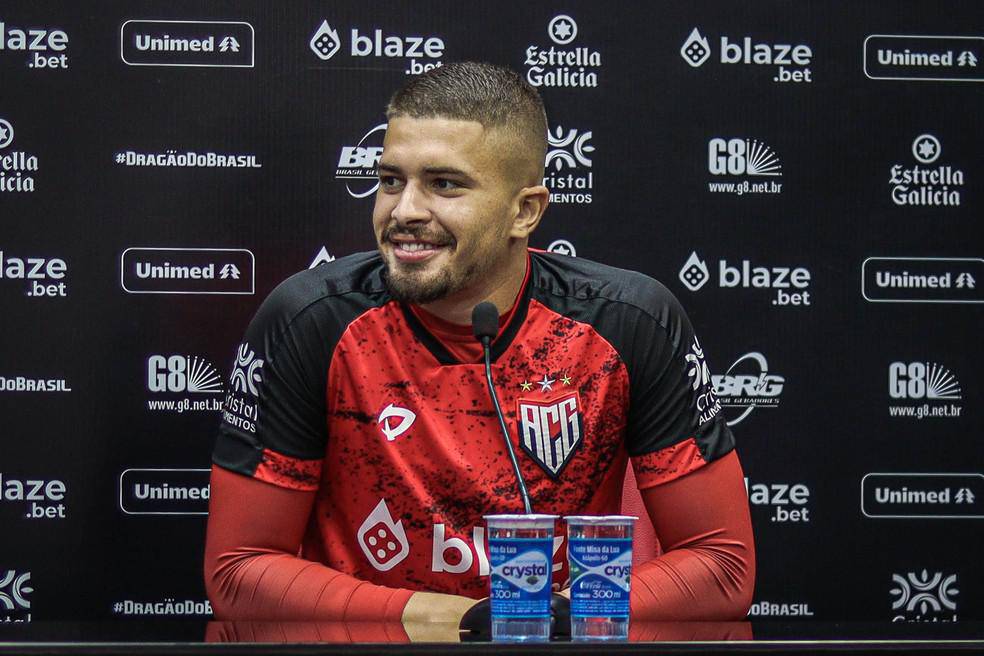 Lucas Gazal - zagueiro do Atletico-GO