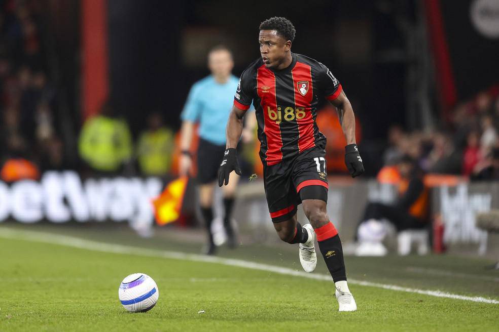 Luis Sinisterra em acao pelo Bournemouth, da Inglaterra