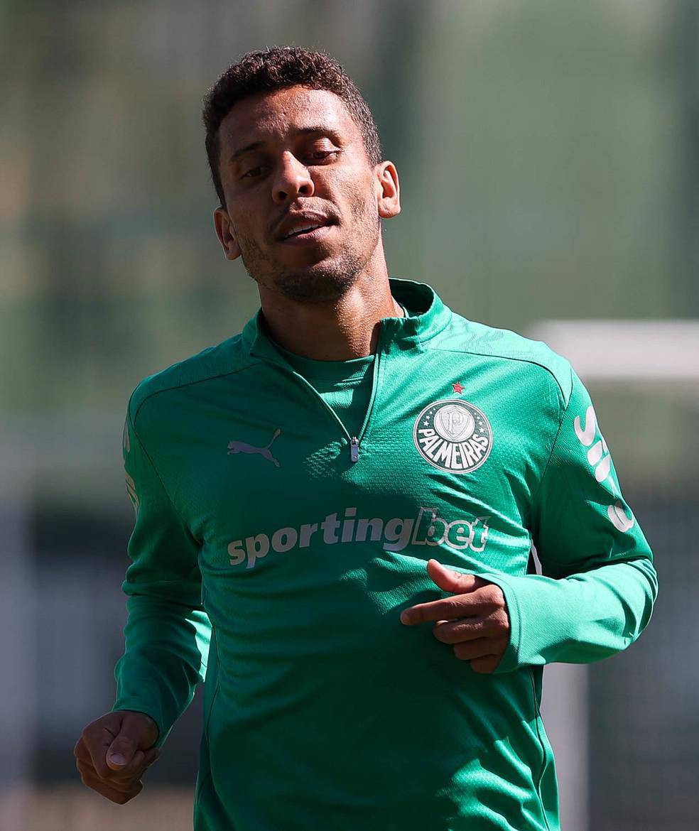Marcos Rocha durante treino do Palmeiras na Academia de Futebol