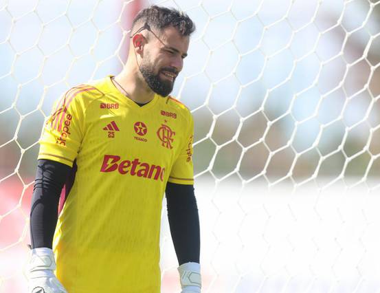 Flamengo adia contratação de goleiro para 2026