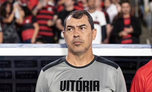 Vitória demite Fábio Carille após goleada histórica do Flamengo