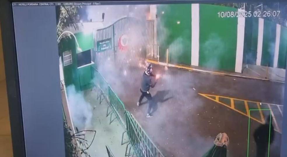 Palmeiras denuncia ataque com bombas e rojoes na Academia de Futebol