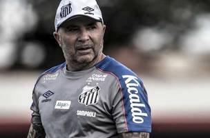 Sampaoli esteve a frente do Santos em 2019 e somou 35 vitorias em 63 jogos (Foto: Divulgacao / Santos)