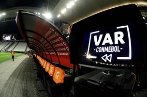 VAR tera anuncio do arbitro a partir das quartas de final da Libertadores e da Sul-Americana (Foto: Marcos Ribolli)