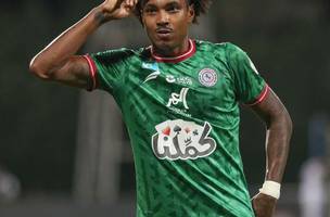 Vitinho comemora gol pelo Al Ettifaq (Foto: Divulgacao)