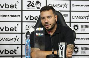 Alessandro Brito e o Diretor Gestao Esportiva do Botafogo (Foto: Vitor Silva/Botafogo)