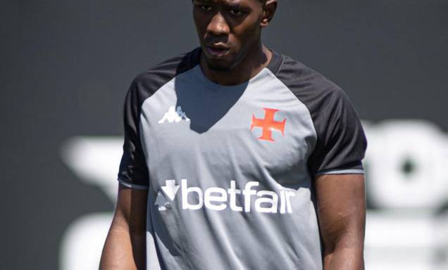 Vasco estreia Carlos Cuesta como titular contra Flamengo