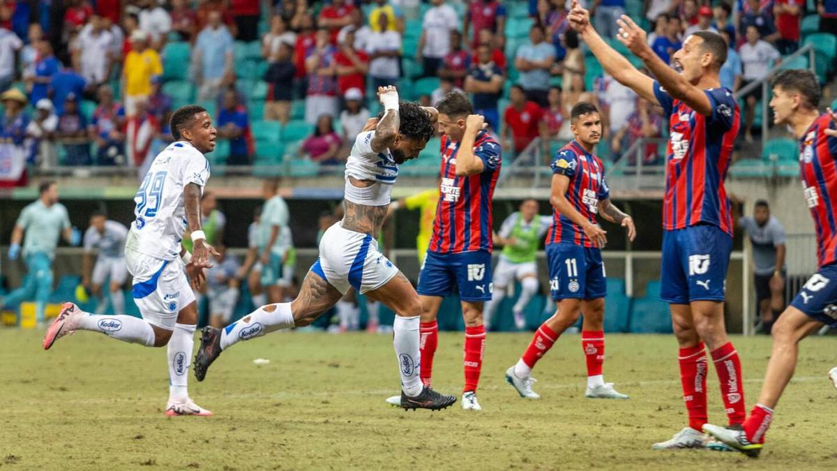 Cruzeiro vira sobre o Bahia com brilho de substitutos e assume vice-lideranca