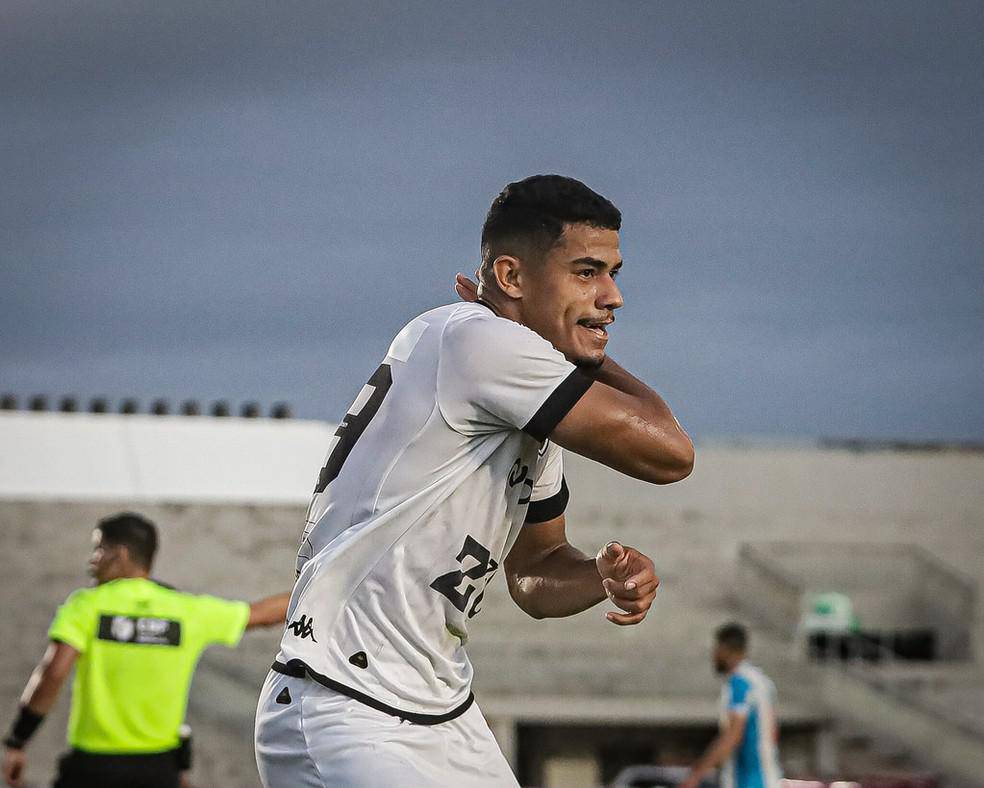 Denilson, atacante do Botafogo-PB