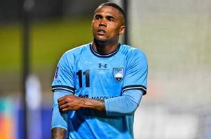 Ex-Gremio e Fluminense, Douglas Costa acerta saida de clube australiano (Foto: Reproducao/Sydney FC)