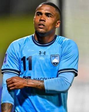 Douglas Costa encerra vínculo com Sydney FC