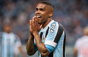 Justica decreta prisao de Douglas Costa devido a uma divida de pensao alimenticia que ultrapassa os R$ 492 mil (Foto: VICTOR LANNES/MYPHOTO PRESS/ESTADAO CONTEUDO)