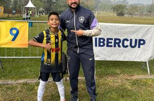 Kaiky Afonso foi observado na Ibercup e agora vai jogar na base do Botafogo (Foto: Redes sociais)