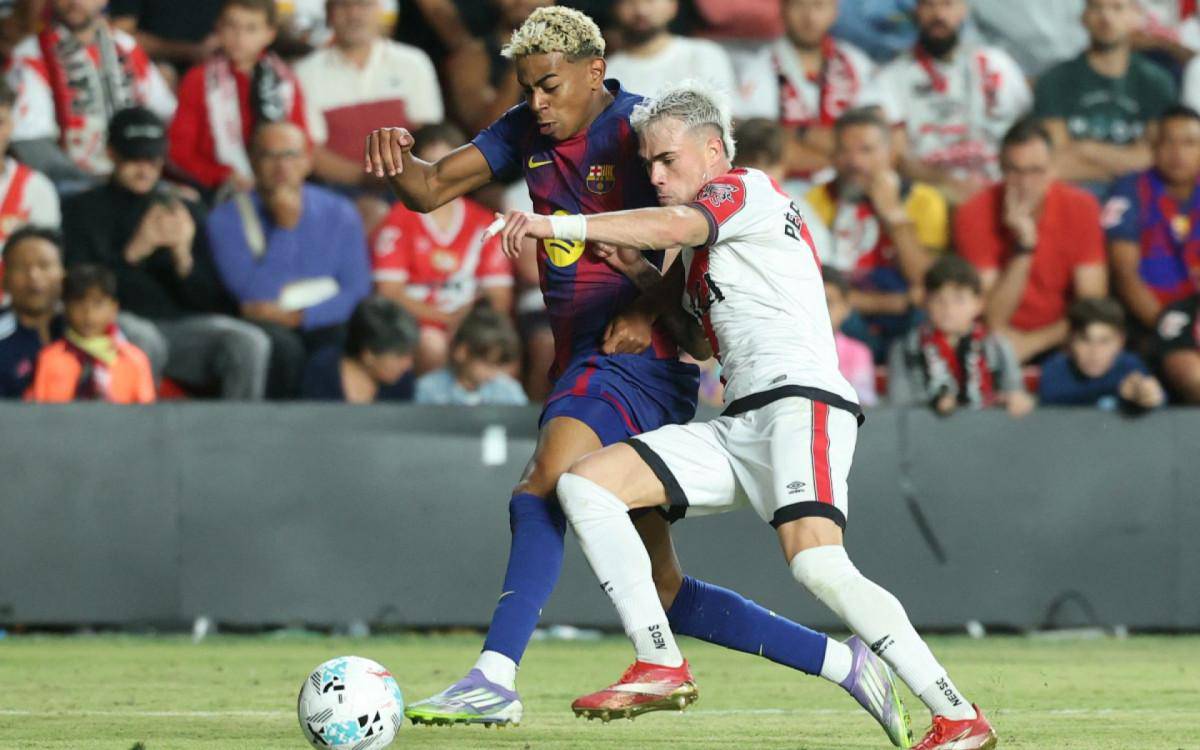 Lamine Yamal em acao pelo Barcelona contra o Rayo Vallecano, neste domingo (31)