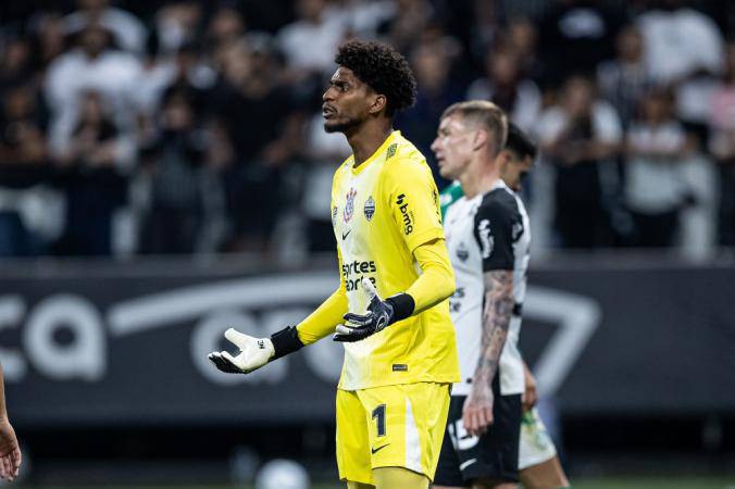 Menos de 24 horas apos o apito final, Hugo Souza precisaria estar na Neo Quimica Arena para a decisao com o Corinthians