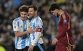 Messi se emocionou em possivel despedida da selecao na Argentina (Foto: JUAN MABROMATA / AFP