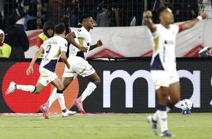 Michael Estrada comemora seu gol pelo LDU em partida contra o Sao Paulo nesta quinta-feira (18) (Foto: EFE/ Jose Jacome)