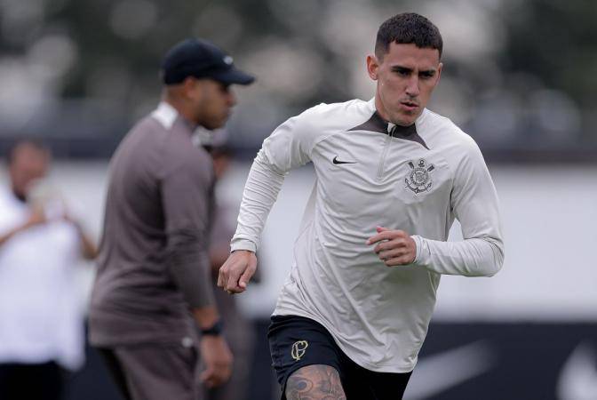 O meia Matias Rojas em treino do Corinthians no CT Joaquim Grava