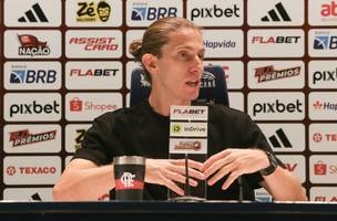 Outra insatisfacao e com Matias Vina, que se tornou terceira opcao para a lateral-esquerda e tem atuado pouco (Foto: Gilvan de Souza/Flamengo)