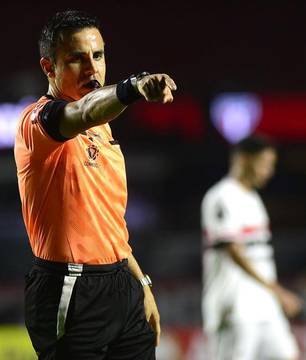Arbitragem chilena em Estudiantes x Flamengo confirmada