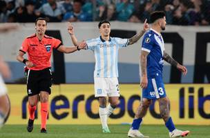 Santiago German Solari, do Racing, comemora um gol na partida contra o Velez no estadio Presidente Peron, em Avellaneda (Argentina) (Foto: EFE/ Adan Gonzalez)