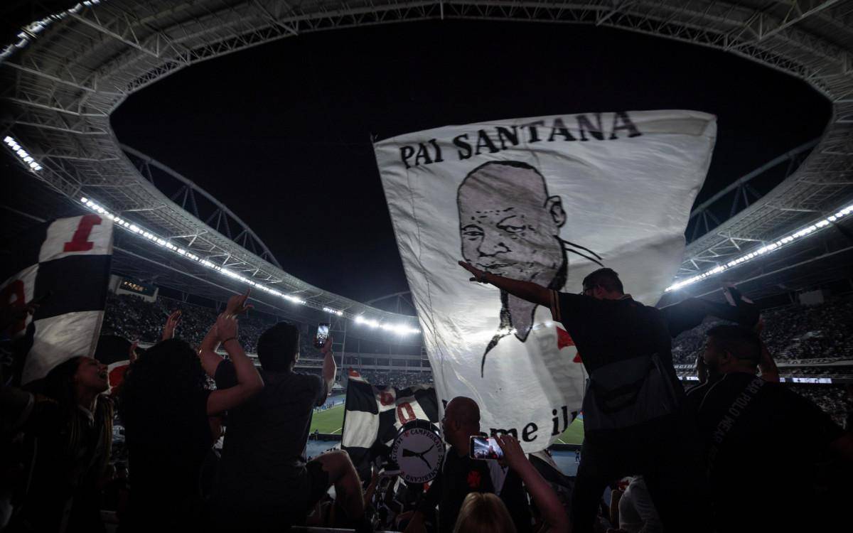 Torcida do Vasco no Nilton Santos