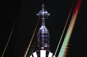 Trofeu da Conmebol Libertadores (Foto: Cesar Olmedo/Reuters)