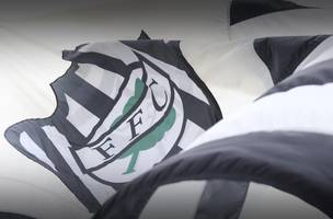 Bandeira com escudo do Figueirense Futebol Clube. (Foto: Luiz Henrique/Figueirense FC)